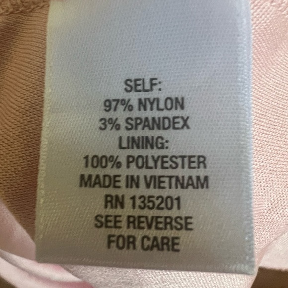 Roz and Ali lace top with attached liner. - Picture 2 of 3